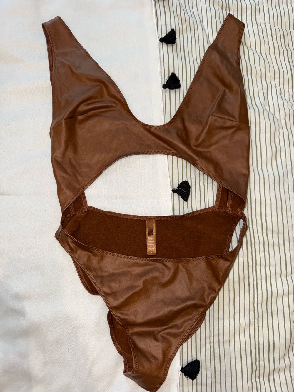SKIMS Low Back Cutout Shapewear Thong Bodysuit PLEATHER Size M
